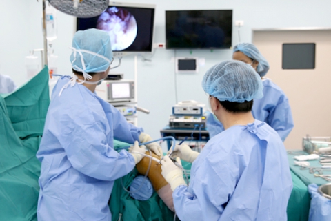 Answering Your Questions about Laparoscopic Knee Surgery